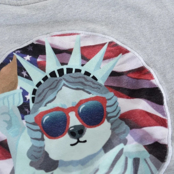 Campaign Beyond Closet Statue of Liberty Grey with  Dog Crewneck Sweater Med - Picture 10 of 11